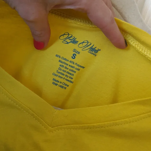 Juniors S Yellow T-shirt - Picture 2 of 4